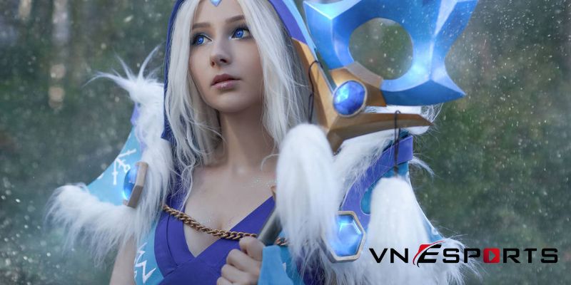 cosplay-crystal-maiden-trong-game-dota-2 cosplay Crystal Maiden phong cách nữ hoàng băng giá (2)
