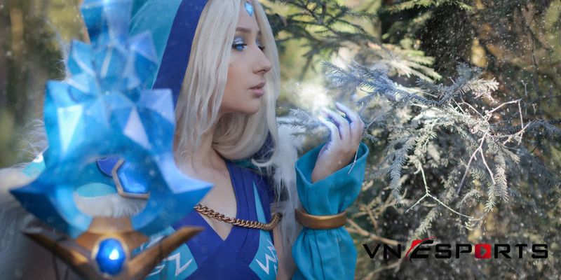 cosplay-crystal-maiden-trong-game-dota-4 cosplay Crystal Maiden phong cách nữ hoàng băng giá (4)