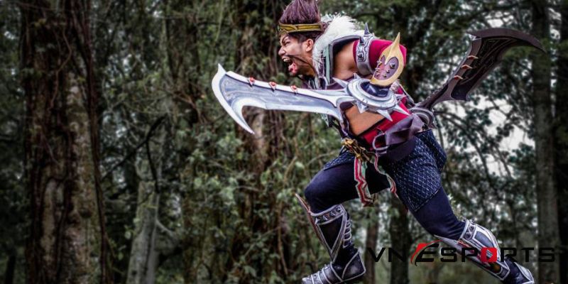 cosplay-draven-dao-phu-lol-3 Cosplay Draven đao phủ kiêu hùng (3)