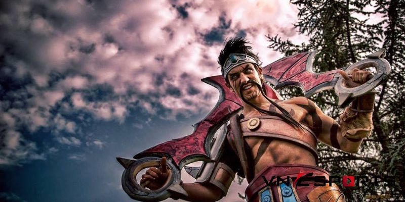 cosplay-draven-dao-phu-lol-7 Cosplay Draven đao phủ kiêu hùng (7)