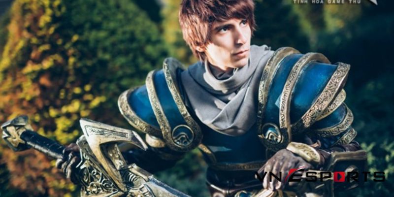 cosplay-garen-boi-coser-phuong-tay-3 cosplay Garen chuẩn bị tấn công kẻ thù