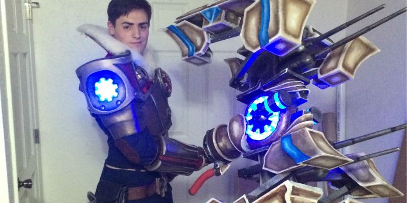 cosplay-jayce-mac-dinh-2 cosplay Jayce với chiếc búa cực ngầu