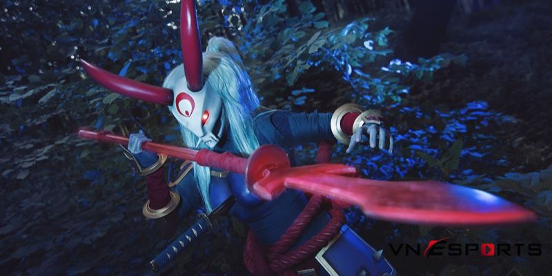 cosplay-kalista-huyet-nguyet-1 cosplay kalista huyết nguyệt với mũi giáo đỏ