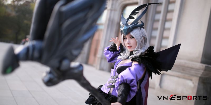 cosplay-leblanc-qua-den-9 Cosplay Leblanc tạo dáng với cây quyền trượng