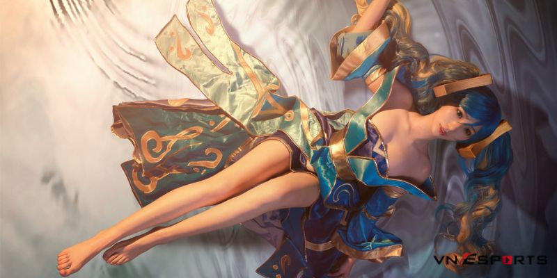 cosplay-lien-minh-tuong-sona-5 Cosplay liên minh Sona với đôi chân thon dài