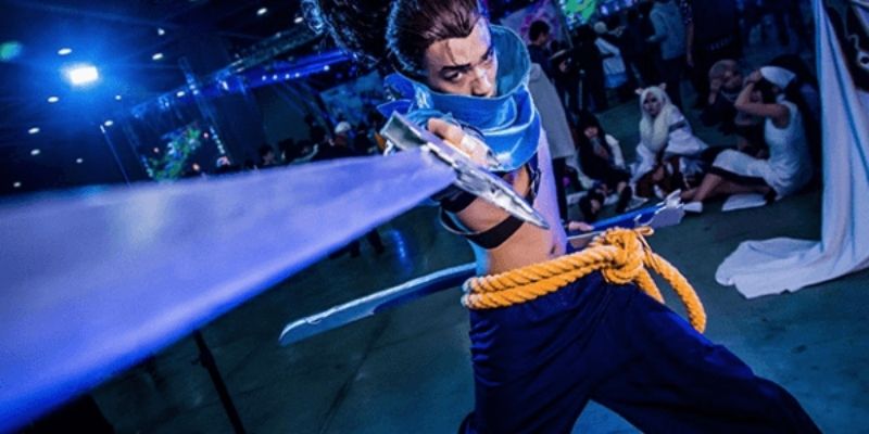 cosplay-yasuo-lien-quan-phien-ban-nam-7 Cosplay Yasuo liên minh với thanh kiếm sắc