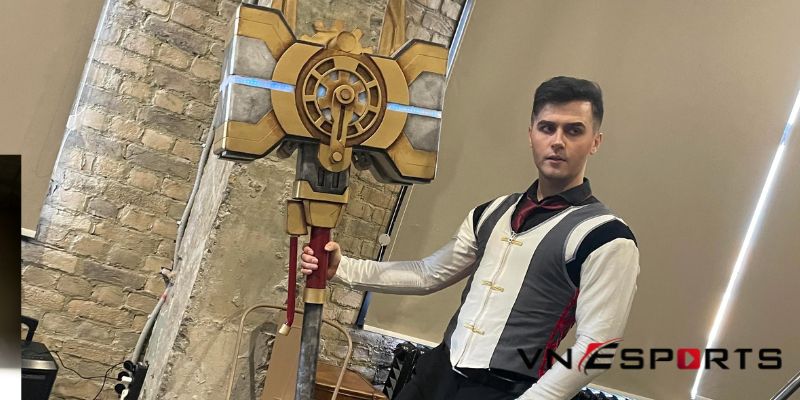 jayce-arcane-cosplay-3 Cosplay Jayce Arcane cùng chiếc búa Hextech