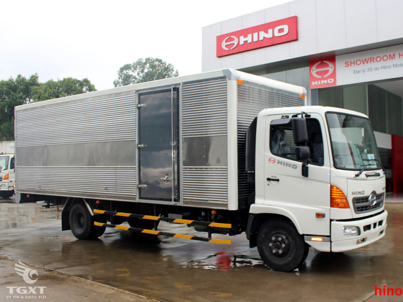 xe tai hino 6 tan thung kin