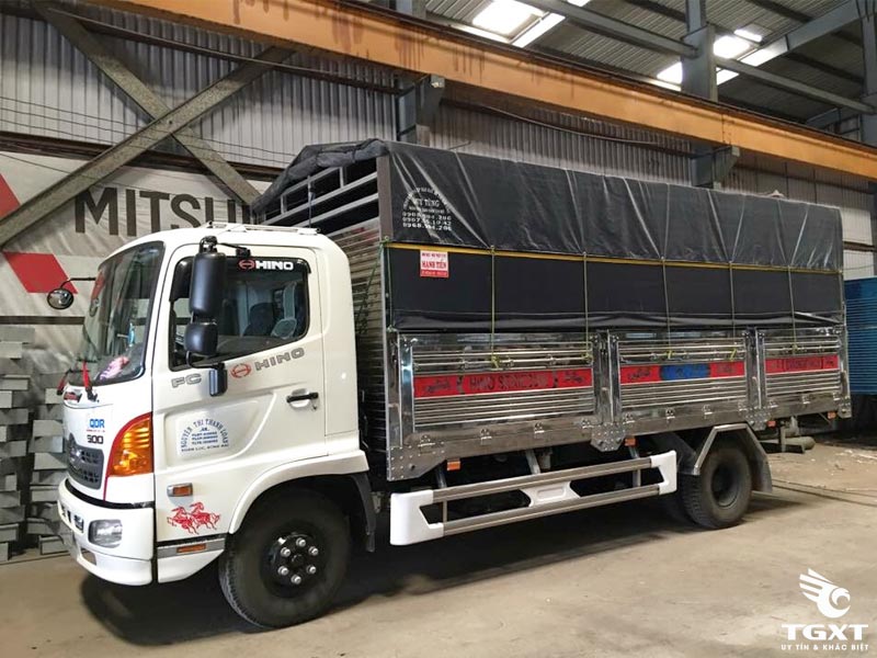 xe-tai-hino-6-tan-thung-mui-bat-h4 xe tai hino 6 tan thung mui bat h4