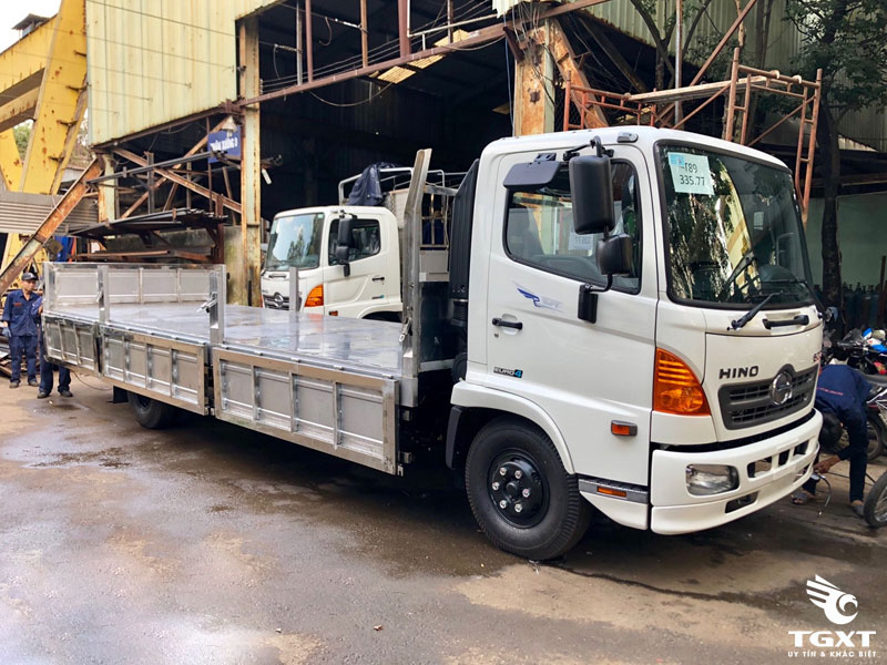xe tai hino fc9jntc 6 tan thung lung h2