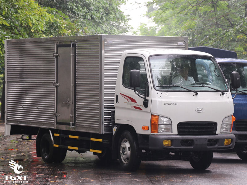 xe tai hyundai 2t5 n250sl thung kin h1
