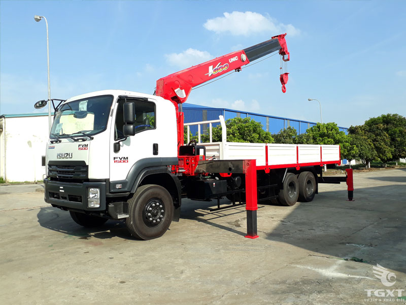 xe tai isuzu 15 tan 3 chan fvm1500 gan cau
