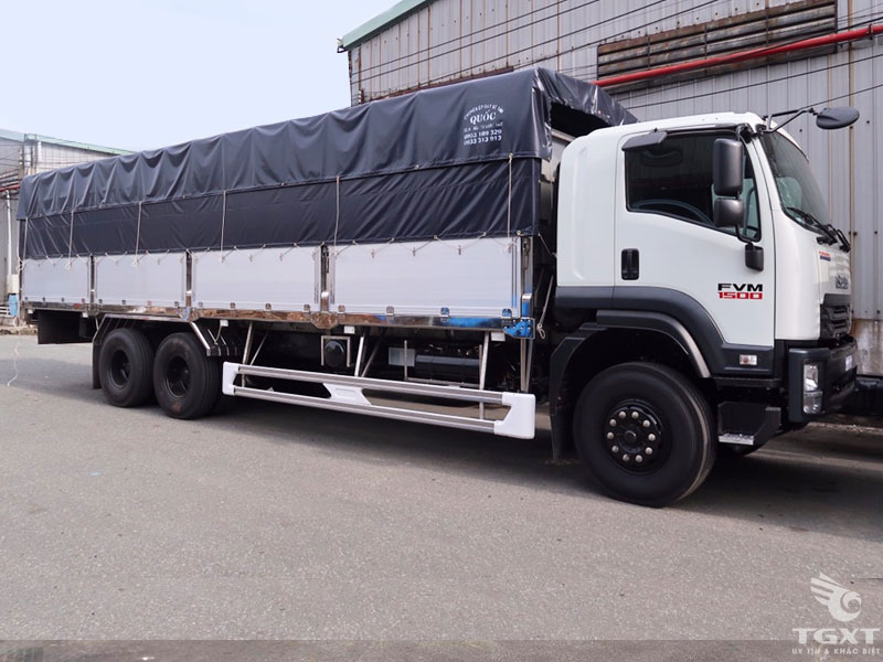 xe tai isuzu 15 tan 3 chan fvm1500 thung bat