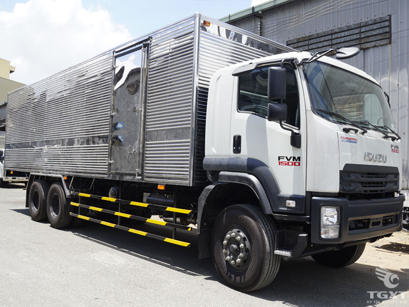 xe tai isuzu 15 tan 3 chan fvm1500 thung kin