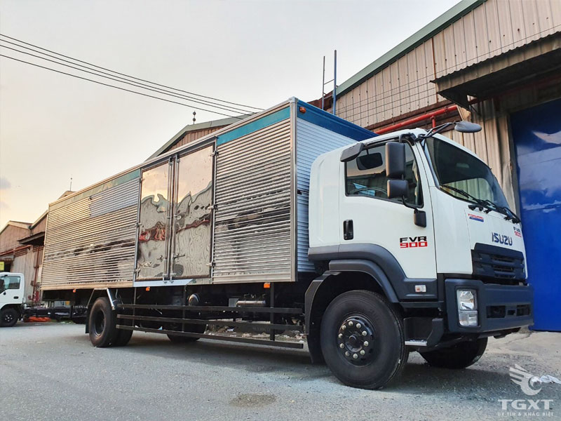 xe tai isuzu 8 tan thung kin